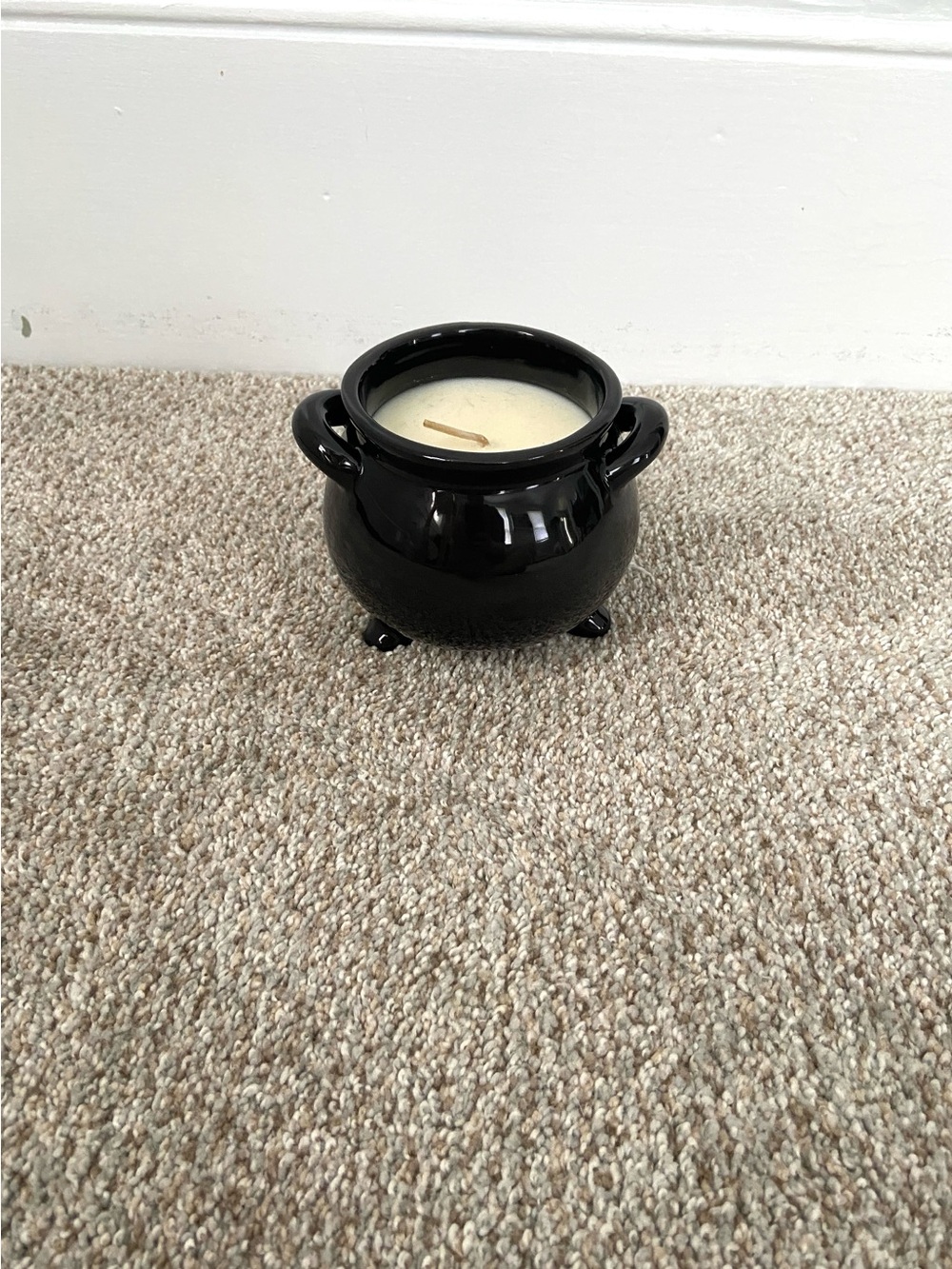 NWOT Sand + Fog Ghoul Friend Cauldron Ceramic Halloween Candle